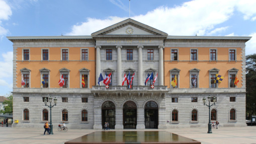 Apr&egrave;s une enqu&ecirc;te visant un adjoint au maire accus&eacute; de viol, RSF d&eacute;nonce un achat massif et organis&eacute; de journaux &agrave; Annecy
