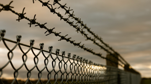 Prisons fran&ccedil;aises : 90 020 d&eacute;tenus et plus de 8 300 matelas au sol, un record de surpopulation
