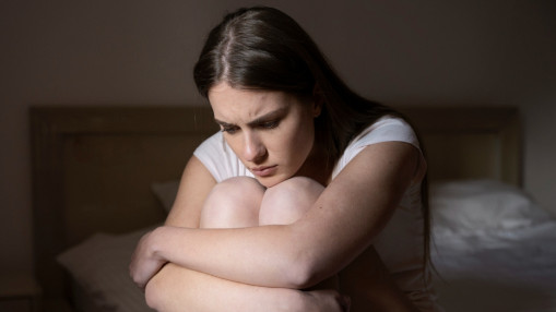Un cong&eacute; pour les victimes de violences sexuelles rejet&eacute; de trois voix puis remis au vote mardi