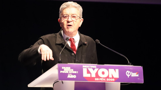 Pr&eacute;sidentielle 2027 : Jean-Luc M&eacute;lenchon promet l&rsquo;ind&eacute;pendance de la Nouvelle-Cal&eacute;donie et une large autonomie &agrave; la Corse