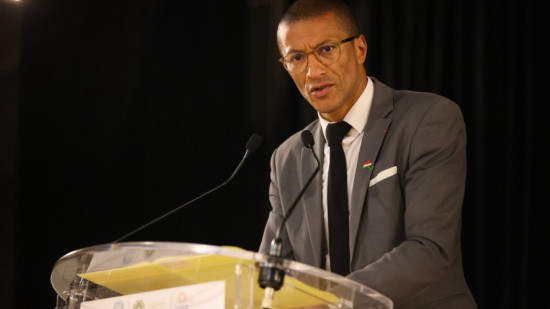 "Je suis candidat" : Karim Bouamrane se lance &agrave; son tour dans la course &agrave; la pr&eacute;sidentielle 2027