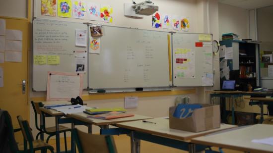 Canicule : 845 &eacute;coles et coll&egrave;ges ferm&eacute;s lundi, 1800 &eacute;tablissements adaptent leurs horaires