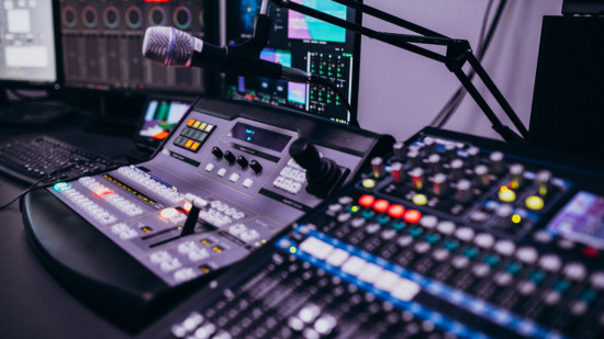 Radios : France Inter reste intouchable, RTL d&eacute;croche, Europe 1 poursuit sa remont&eacute;e