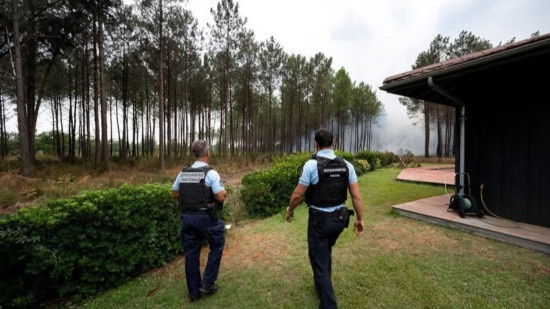 Incendie en Gironde : 4 000 touristes &eacute;vacu&eacute;s &agrave; Lacanau, une reprise de feu &agrave; L&egrave;ge-Cap-Ferret