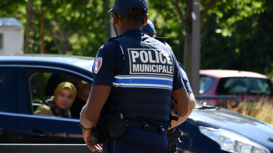 Toulouse : deux policiers municipaux bless&eacute;s au couteau, le mobile terroriste reste &agrave; d&eacute;terminer