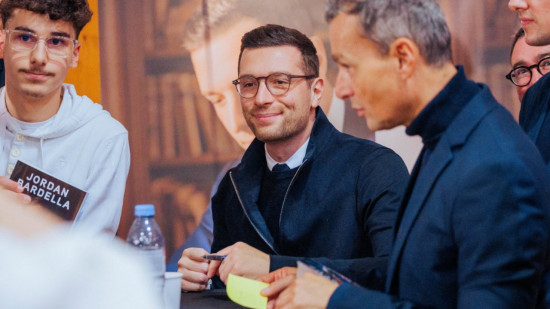Jordan Bardella dépasse le million d’euros de droits d’auteur avec ses deux livres Jordan Bardella dépasse le million d’euros de droits d’auteur avec ses deux livres
