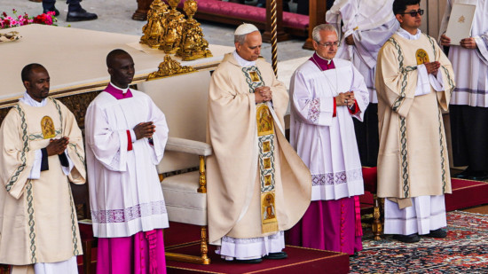 Visite du pape à Paris : la messe géante place de la Concorde contestée par une association de protection de l’enfance Visite du pape à Paris : la messe géante place de la Concorde contestée par une association de protection de l’enfance