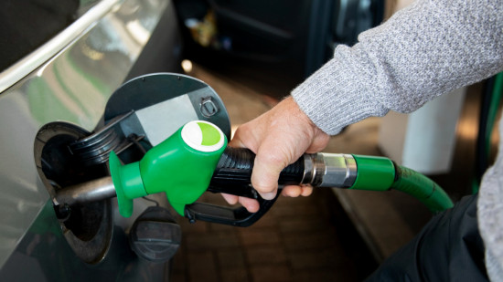 Carburants : face au gazole &agrave; 2,41 euros, le gouvernement pr&eacute;pare de nouvelles aides