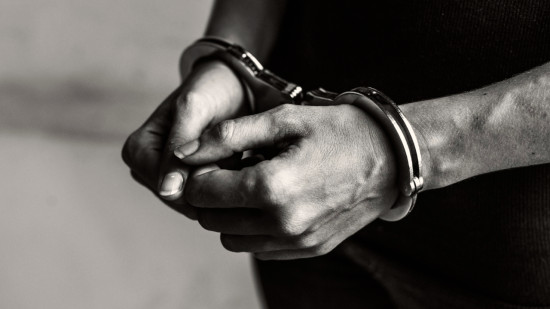 Il aurait propos&eacute; 100 000 euros pour faire assassiner son juge : le suspect reste en prison