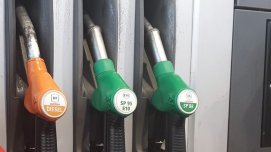 Prix du diesel : Lecornu annonce jusqu&rsquo;&agrave; 18 centimes de baisse gr&acirc;ce aux stocks strat&eacute;giques