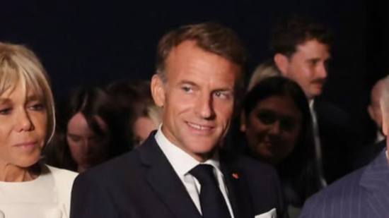 Emmanuel Macron au Kowe&iuml;t pendant la crise, le pari du p&eacute;trole moins cher
