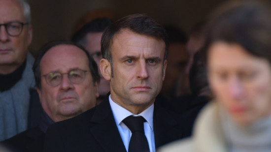 Emmanuel Macron &eacute;carte l&rsquo;&eacute;tat d&rsquo;urgence et convoque le renseignement