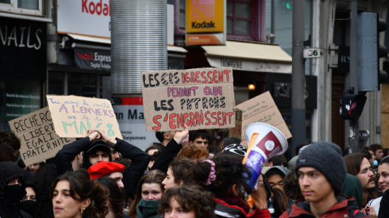 Parcoursup supprim&eacute; en 2028, classes limit&eacute;es &agrave; 28 &eacute;l&egrave;ves : les annonces du gouvernement pour calmer la col&egrave;re des lyc&eacute;ens