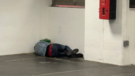Sans-abri : 927 personnes mortes en France en 2025, dont 20 enfants de moins de 15 ans
