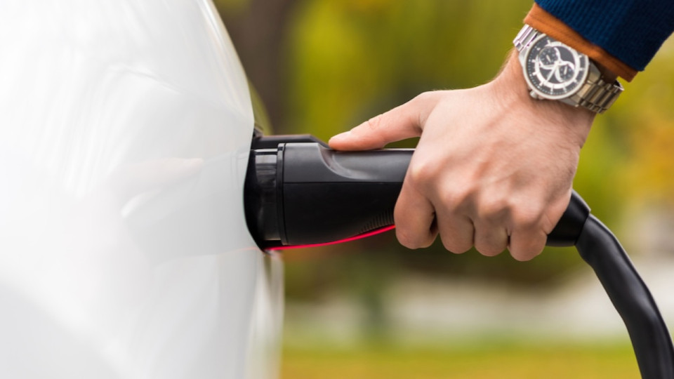 240 000 bornes de recharge promises : ce qui pourrait changer pour les automobilistes en France