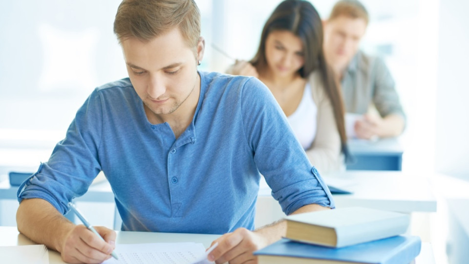 Bac 2026 : bonheur, v&eacute;rit&eacute;, technique&hellip; les diff&eacute;rents sujets de philosophie d&eacute;voil&eacute;s