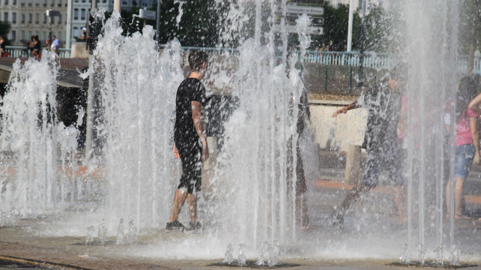 Canicule : le gouvernement active la cellule de crise face &agrave; un &eacute;pisode comparable &agrave; 2003