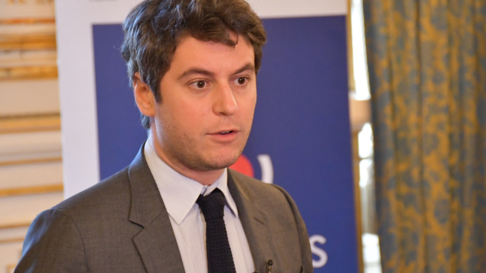 R&eacute;seaux sociaux interdits aux moins de 15 ans : Gabriel Attal r&eacute;clame un r&eacute;f&eacute;rendum apr&egrave;s la censure