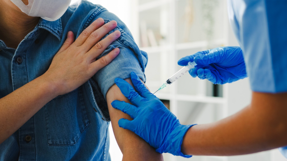 Grippe : la vaccination s&rsquo;effondre en France malgr&eacute; un hiver marqu&eacute; par 30 000 hospitalisations