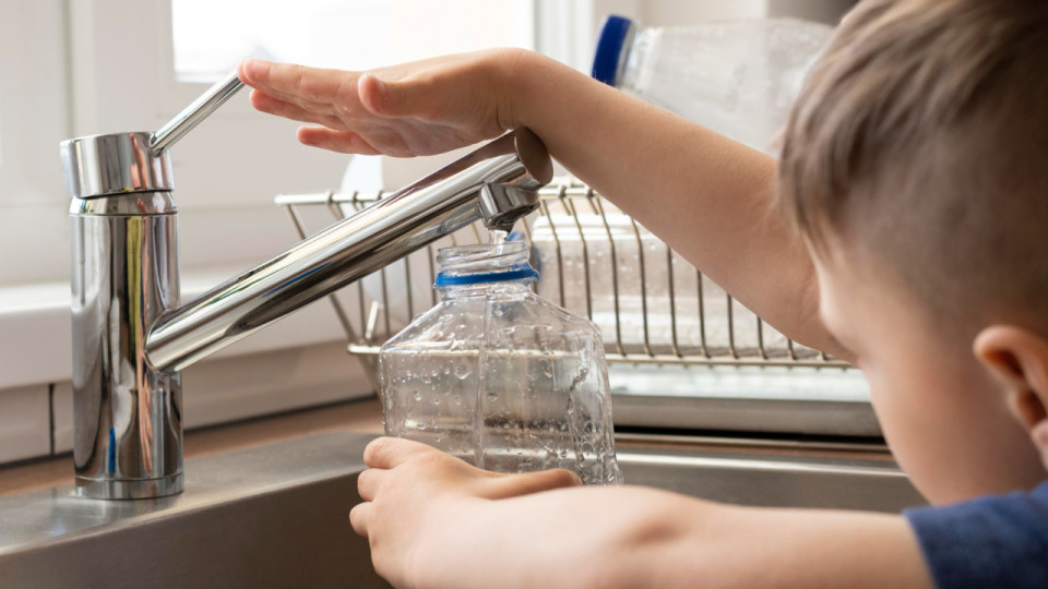 S&eacute;cheresse : l'eau potable sous tension pour 1,1 million de Fran&ccedil;ais