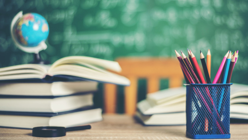&Eacute;cole : 75% des manuels num&eacute;riques ne seraient jamais ouverts, le papier bient&ocirc;t de retour ?