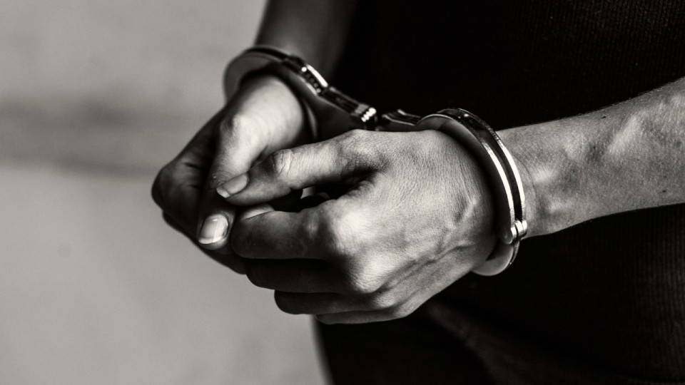 Il aurait propos&eacute; 100 000 euros pour faire assassiner son juge : le suspect reste en prison