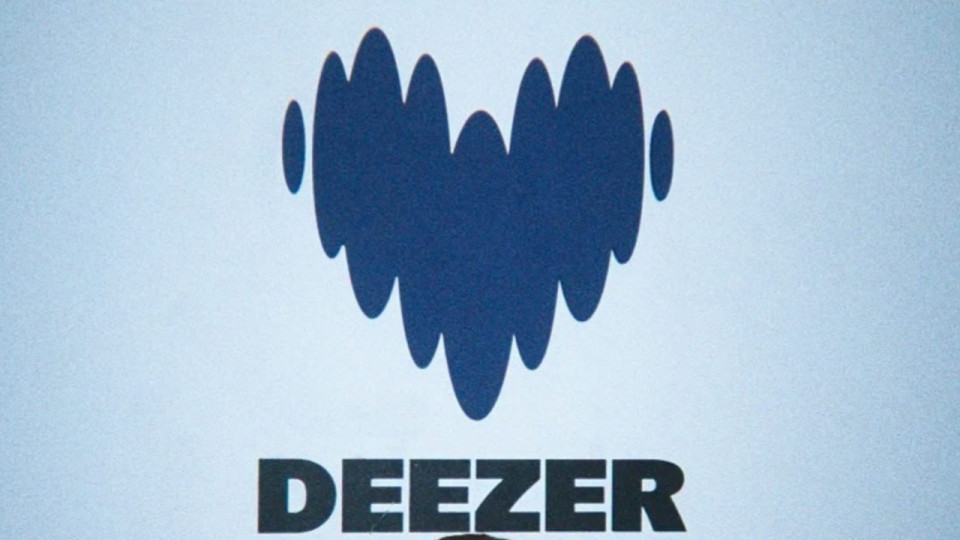 Deezer pr&eacute;pare un bouton pour masquer la musique g&eacute;n&eacute;r&eacute;e par IA