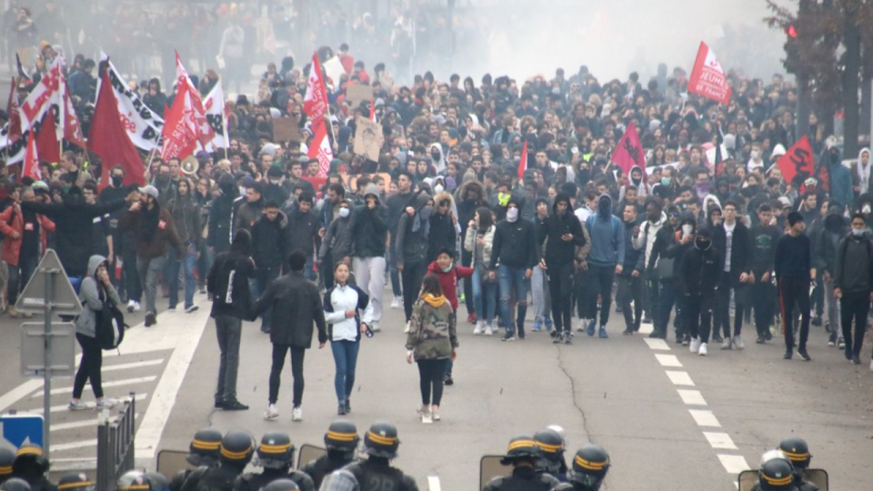 Mobilisation lyc&eacute;enne : pr&egrave;s de 8 000 gardes &agrave; vue, 2 735 poursuites et des campus toujours perturb&eacute;s