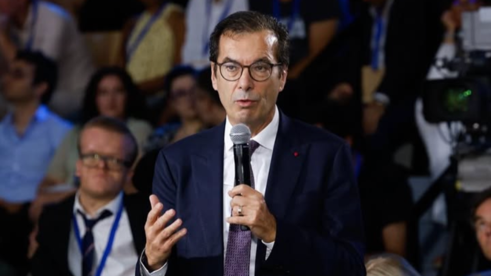 "Je ne reconnais pas mon pays" affirme le ministre du Travail face aux commerces pill&eacute;s