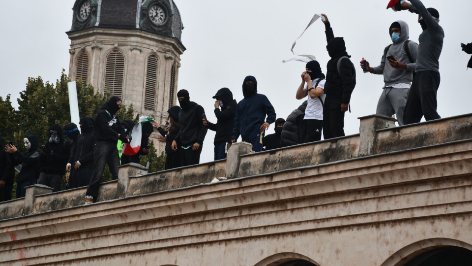 Violences du 17 octobre : les gardes &agrave; vue pourraient durer 72 heures, G&eacute;rald Darmanin annonce d&eacute;j&agrave; 67 incarc&eacute;rations