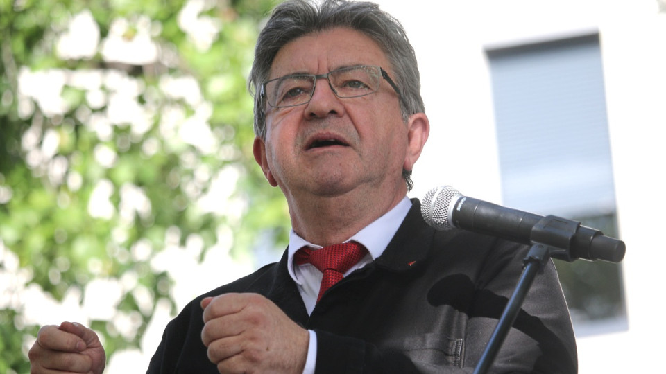 "Allez faire du racisme &agrave; la t&eacute;l&eacute;" : Jean-Luc M&eacute;lenchon attaque BFMTV, la cha&icirc;ne d&eacute;nonce une campagne de d&eacute;nigrement