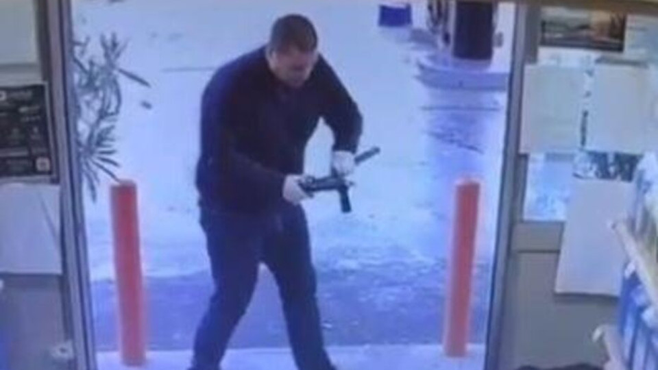 Attentat raciste de Trappes : le suspect avait fabriqu&eacute; des autocollants glorifiant le RN et pr&eacute;par&eacute; son attaque depuis des semaines